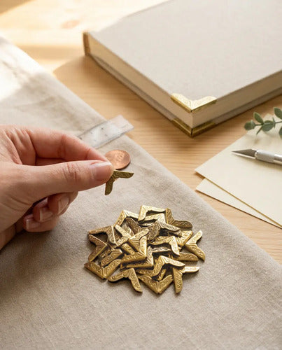 50 Esquineros de Metal Dorado (1mm) para Álbumes y Libros ✨📘