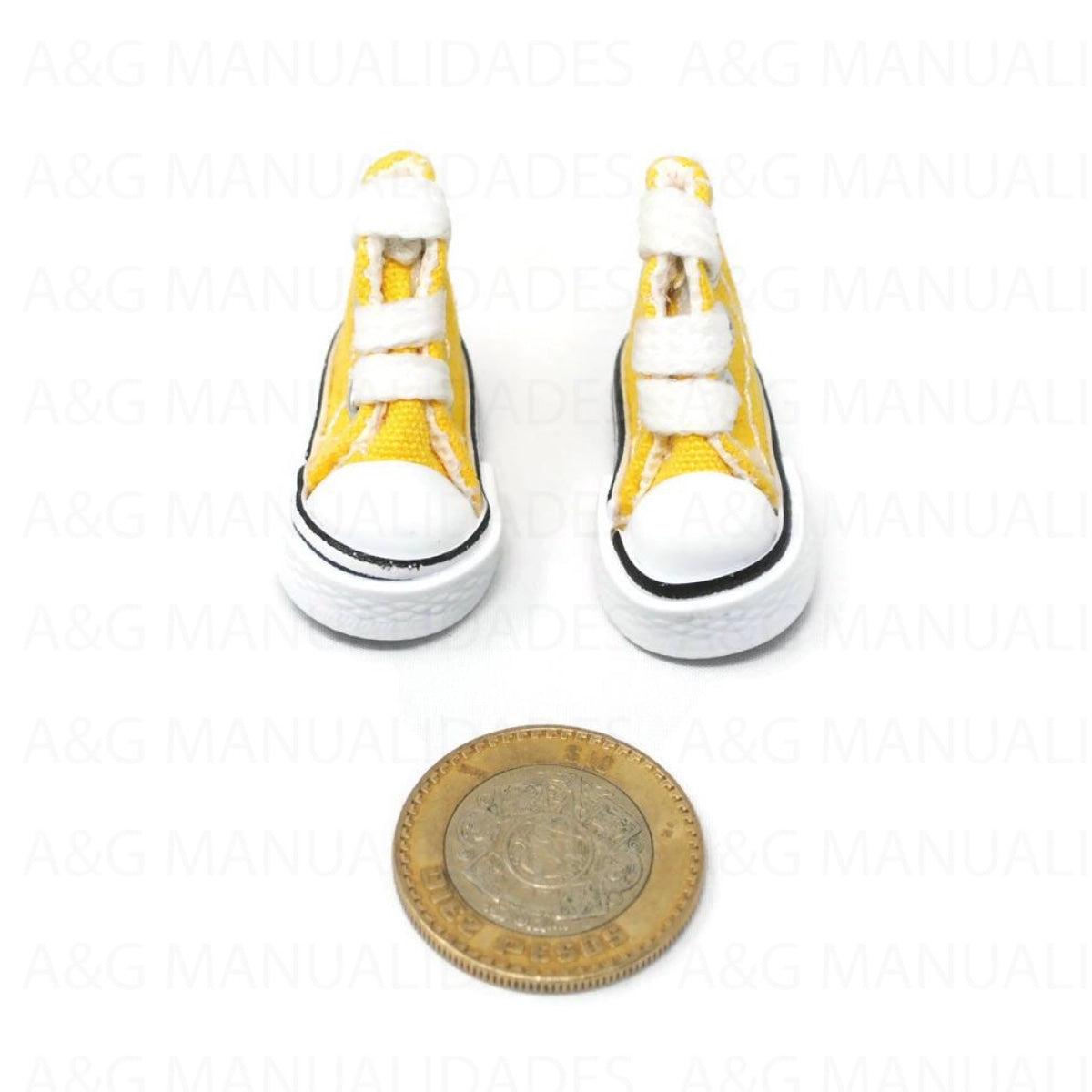 Copia De Par Tenis Mini Amarillo Para Muñecas 1/16 O Amugurumis Llavero Accesorios Amigurumis